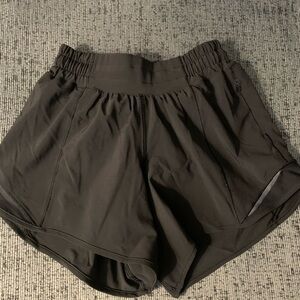 Lululemon Hotty Hot Shorts 4”